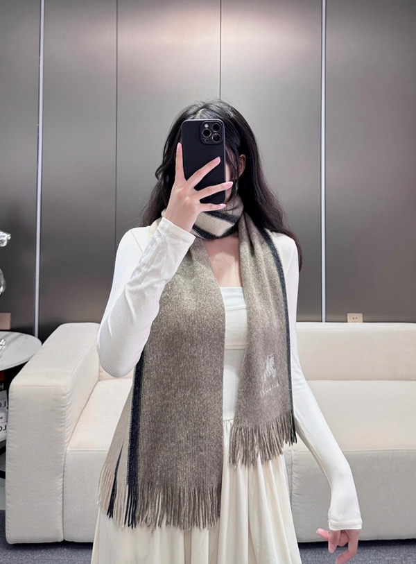 ブランドマフラー背面デザイン